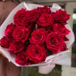 Букет из 15 роскошных красных роз